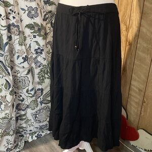Sag Harbor Elegant Black Tiered Maxi Skirt
